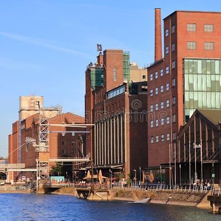 City Apartment Duisburg 1#Netflix &Wlan &Kingsize Bett &Kaffee Maschine & Central & 500M Innenhafen & 2 Min U Bahn المظهر الخارجي الصورة