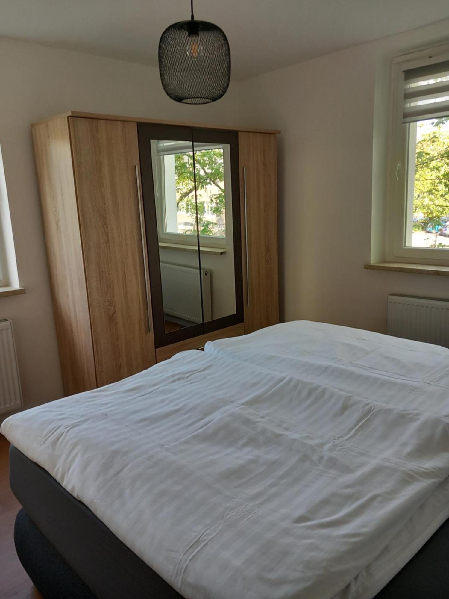 City Apartment Duisburg 1#Netflix &Wlan &Kingsize Bett &Kaffee Maschine & Central & 500M Innenhafen & 2 Min U Bahn المظهر الخارجي الصورة