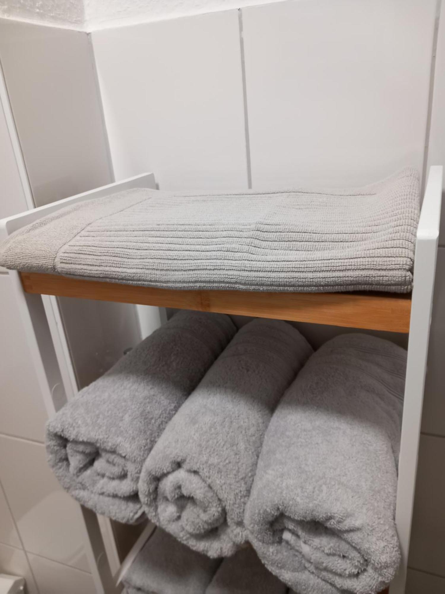 City Apartment Duisburg 1#Netflix &Wlan &Kingsize Bett &Kaffee Maschine & Central & 500M Innenhafen & 2 Min U Bahn المظهر الخارجي الصورة