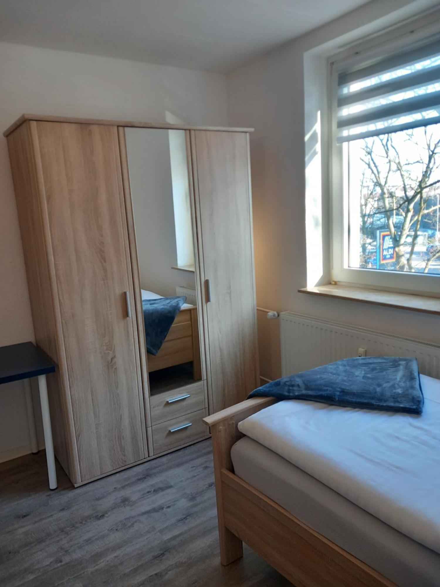 City Apartment Duisburg 1#Netflix &Wlan &Kingsize Bett &Kaffee Maschine & Central & 500M Innenhafen & 2 Min U Bahn المظهر الخارجي الصورة