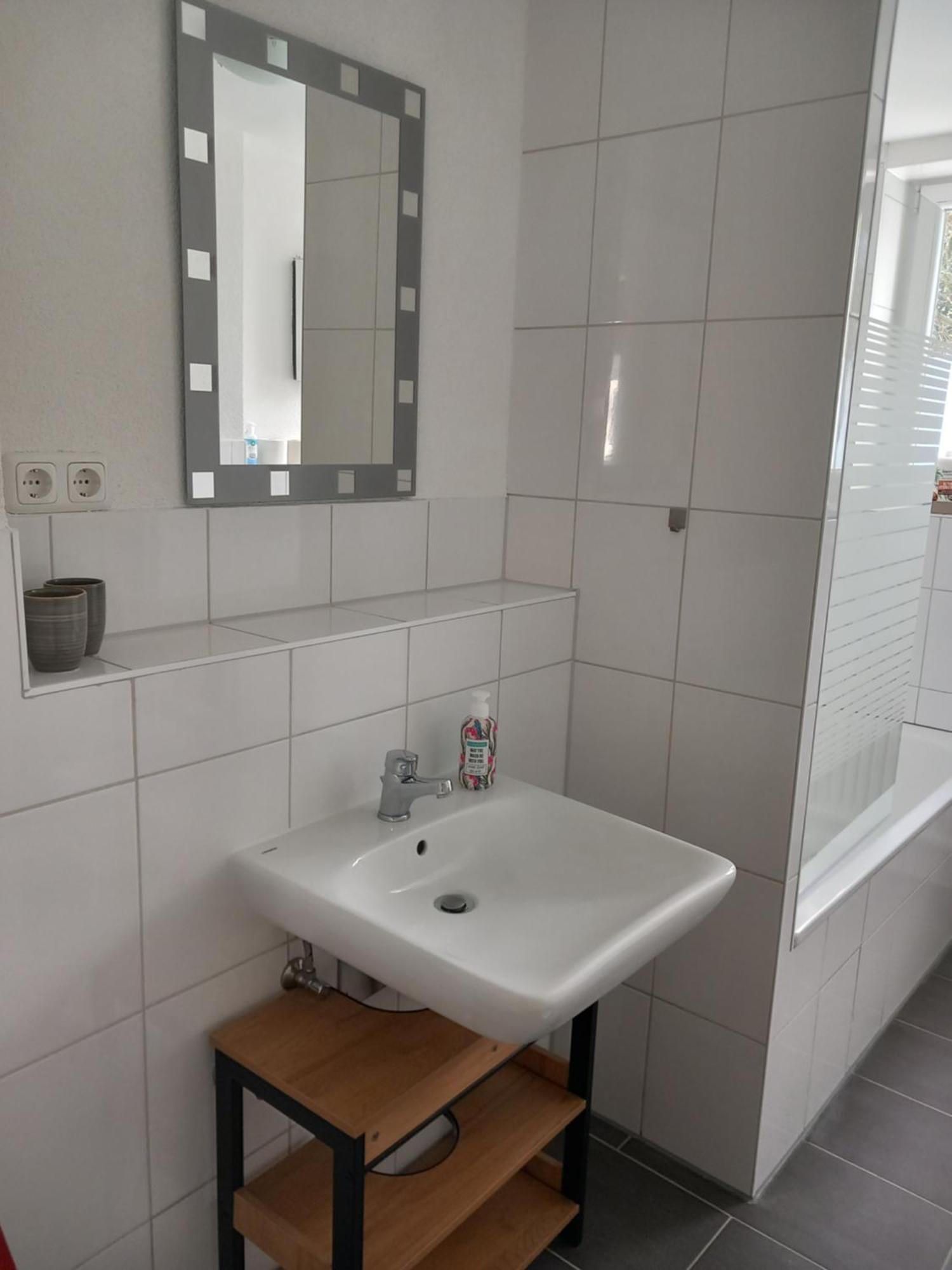 City Apartment Duisburg 1#Netflix &Wlan &Kingsize Bett &Kaffee Maschine & Central & 500M Innenhafen & 2 Min U Bahn المظهر الخارجي الصورة